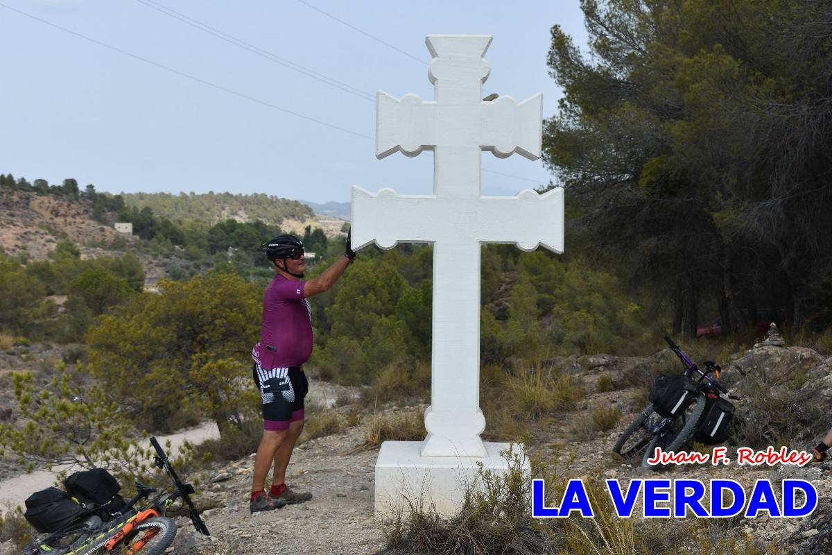 Pedaleando cientos de kilómetros para rezar ante la Vera Cruz de Caravaca