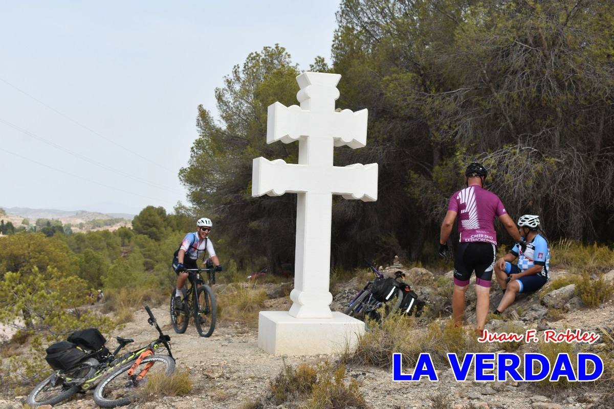 Pedaleando cientos de kilómetros para rezar ante la Vera Cruz de Caravaca