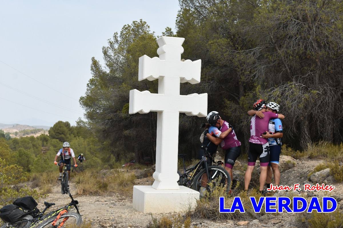 Pedaleando cientos de kilómetros para rezar ante la Vera Cruz de Caravaca