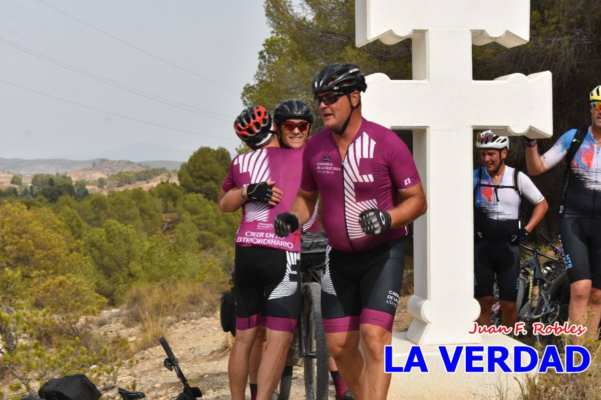 Pedaleando cientos de kilómetros para rezar ante la Vera Cruz de Caravaca