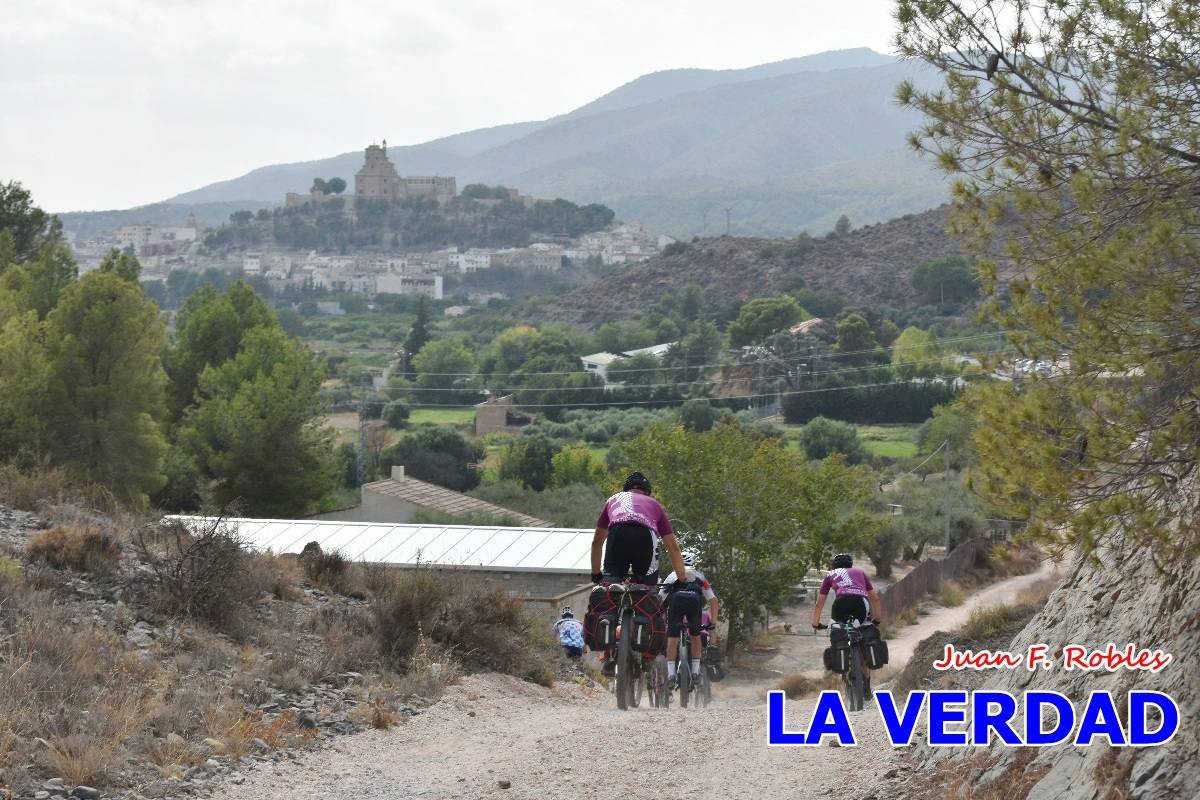 Pedaleando cientos de kilómetros para rezar ante la Vera Cruz de Caravaca