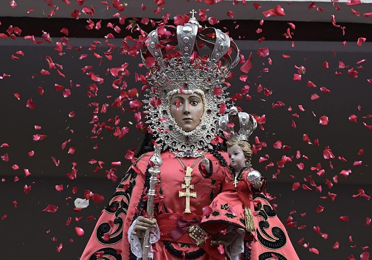 La bajada de la Virgen de la Fuensanta a la Catedral de Murcia, en imágenes