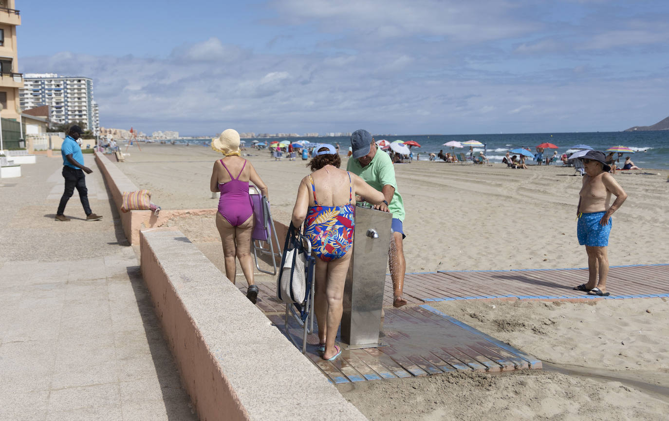 Alta ocupación en La Manga, en imágenes