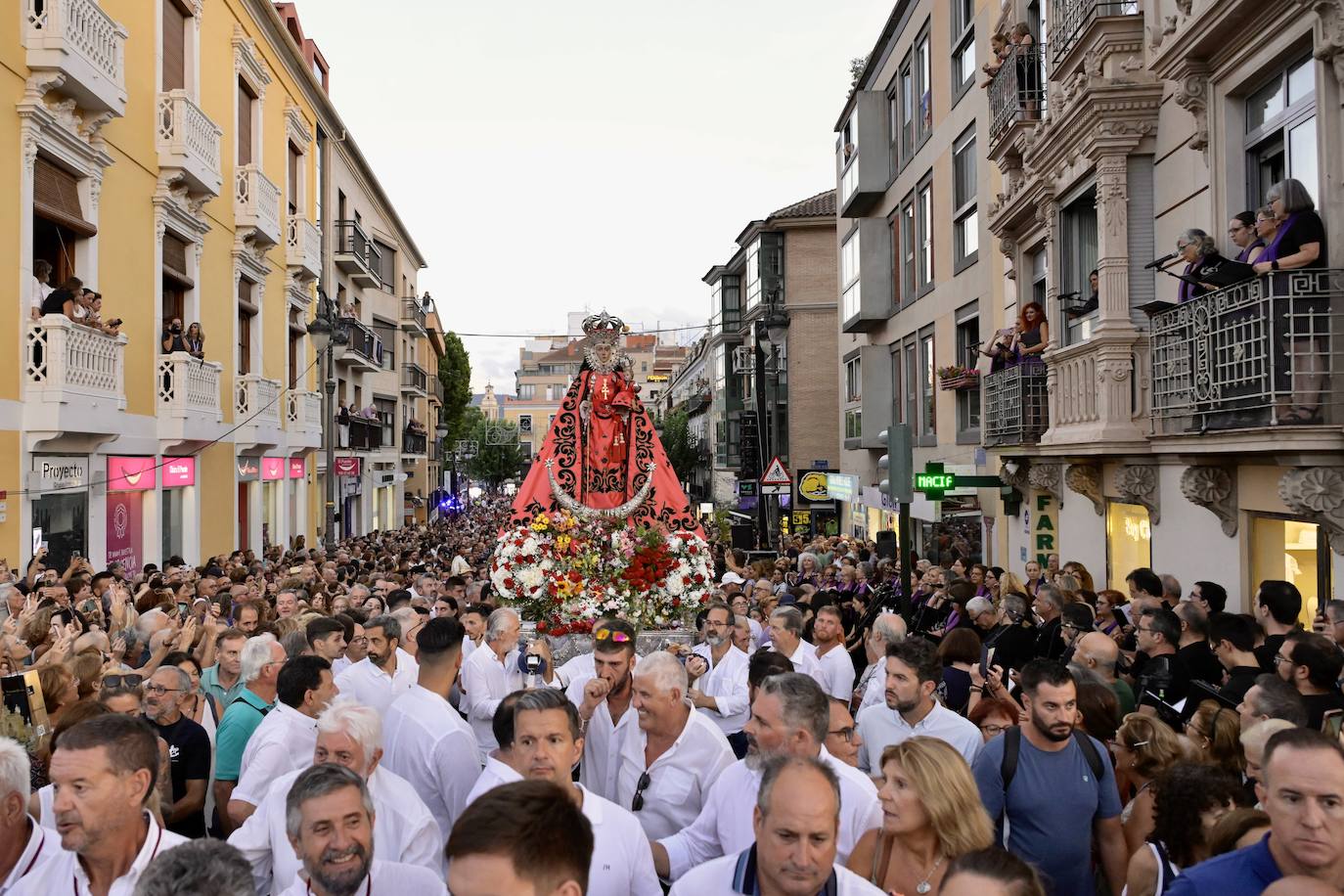 La bajada de la Virgen de la Fuensanta a la Catedral de Murcia, en imágenes
