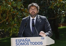 Fernando López Miras, este viernes, tras la reunión con los presidentes de su partido para consensuar los principios de su modelo alternativo de financiación autonómica.