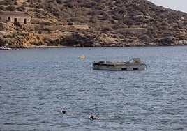 La plataforma flotante del barco fenicio.