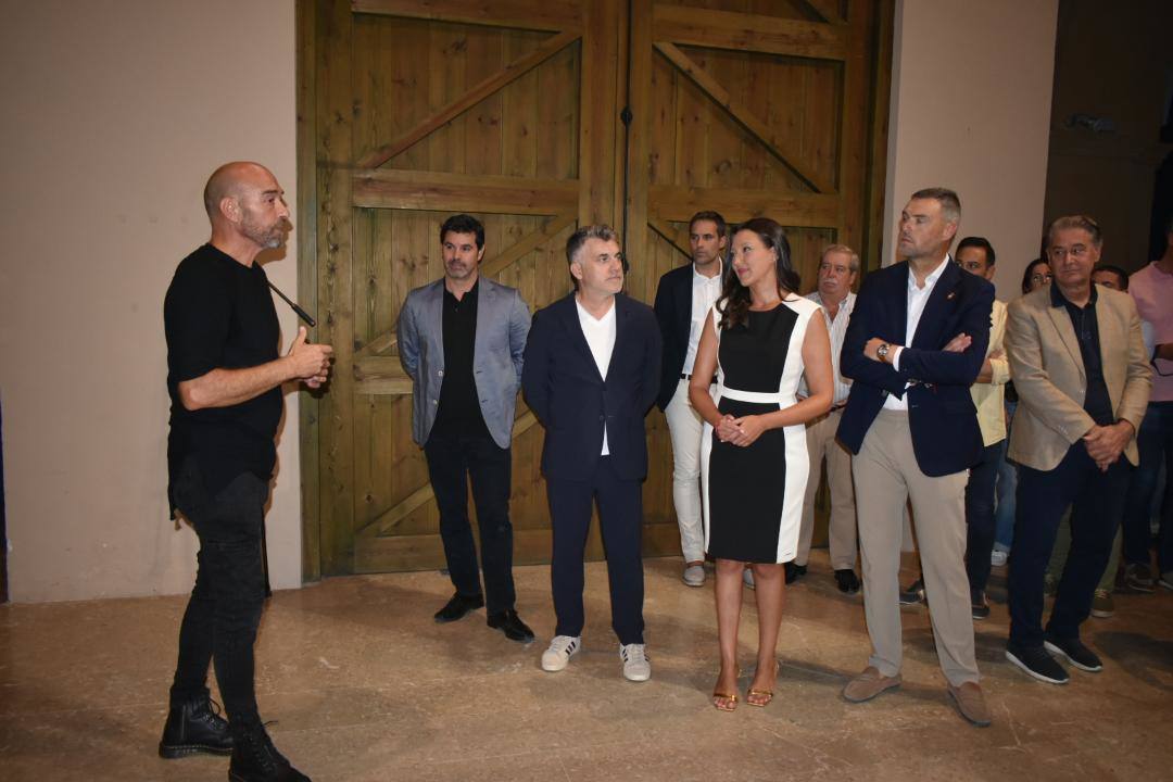 La Compañía acoge la exposición de«Los asomados» de Lidó Rico