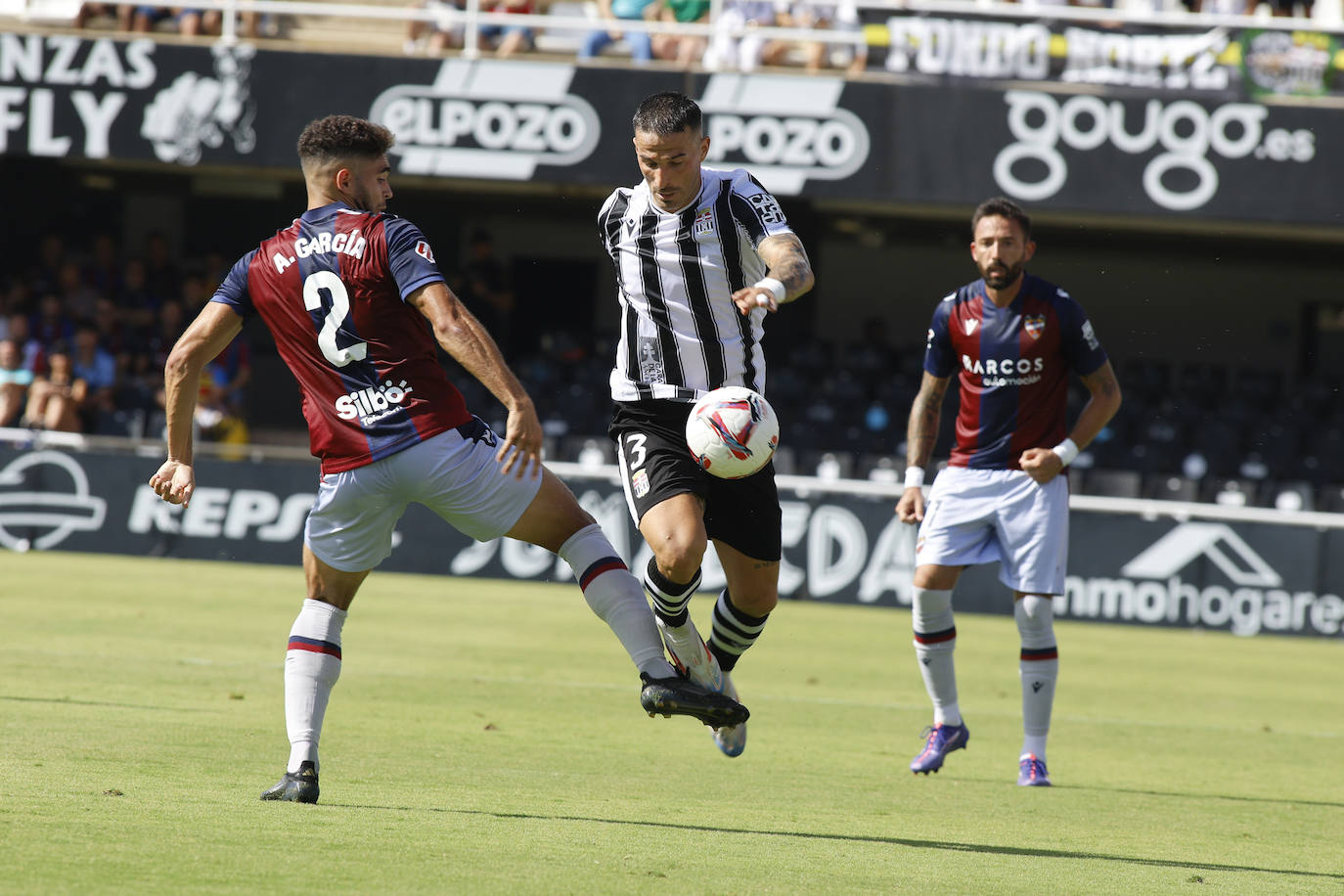 La derrota del Cartagena frente al Levante, en imágenes