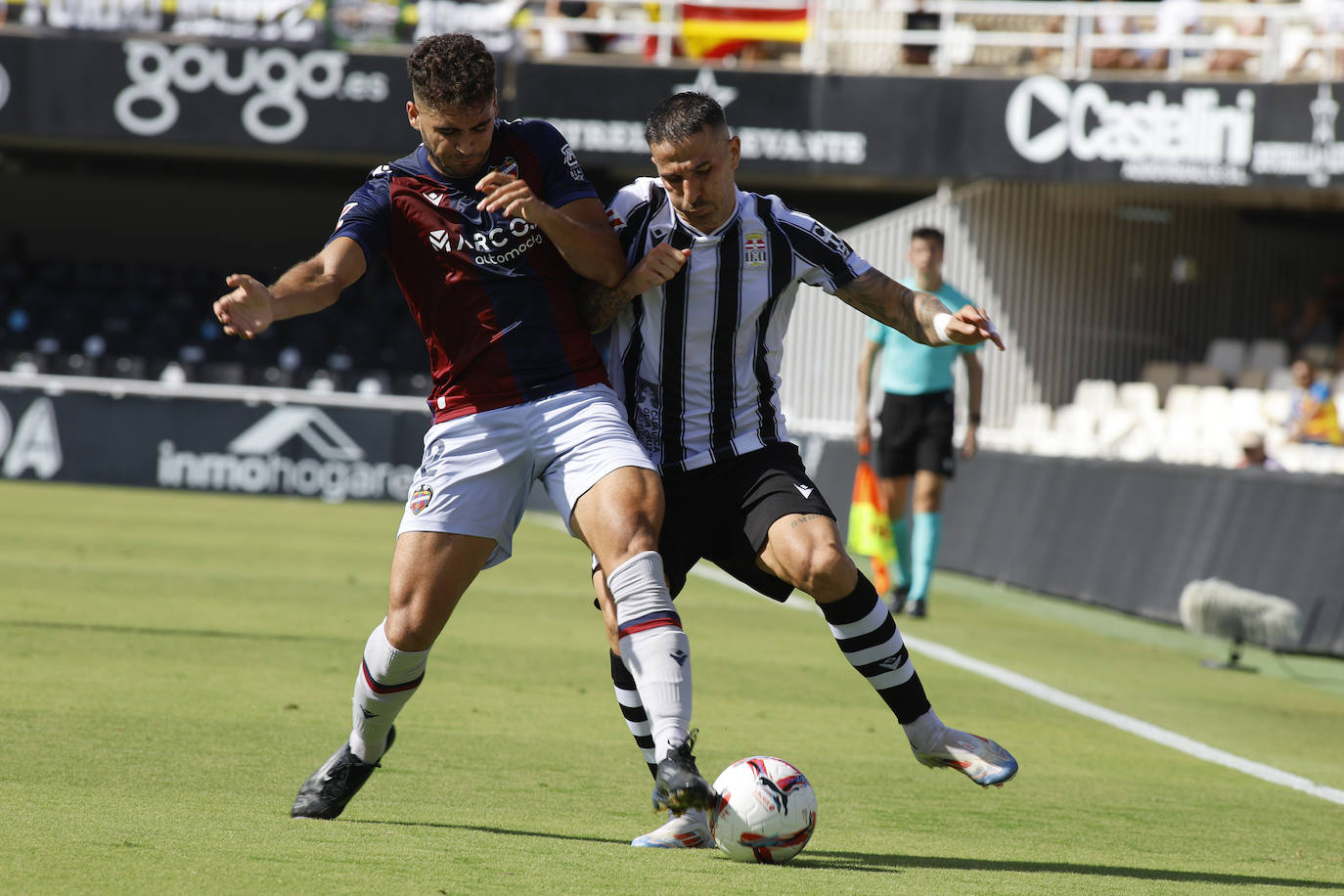 La derrota del Cartagena frente al Levante, en imágenes