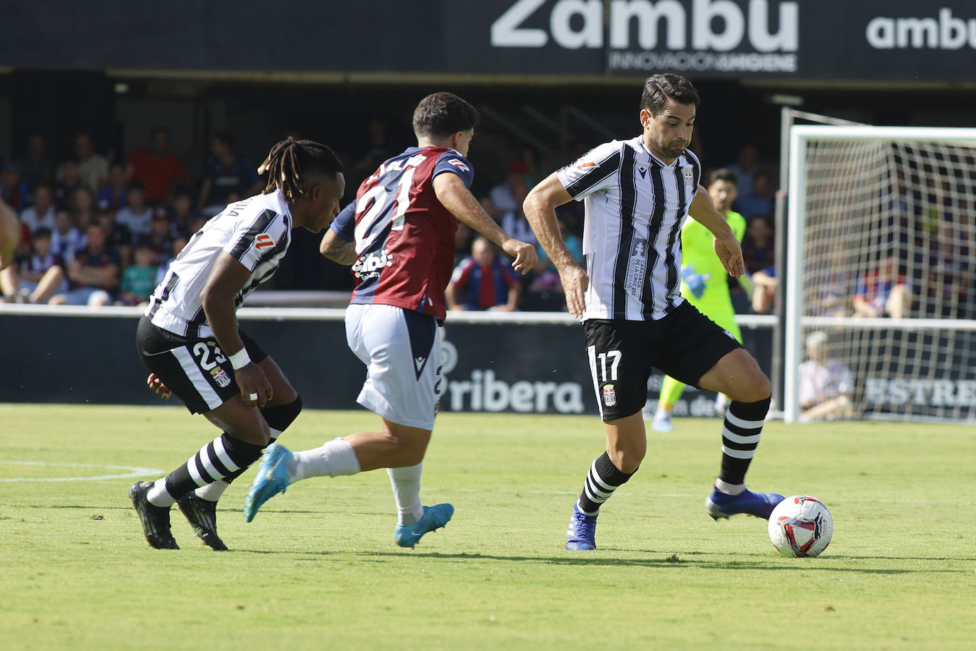 La derrota del Cartagena frente al Levante, en imágenes