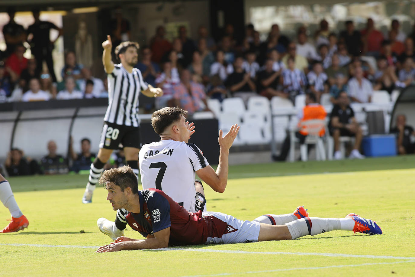 La derrota del Cartagena frente al Levante, en imágenes