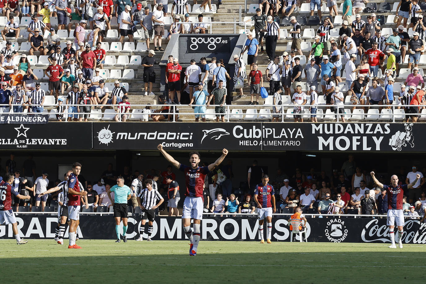 La derrota del Cartagena frente al Levante, en imágenes