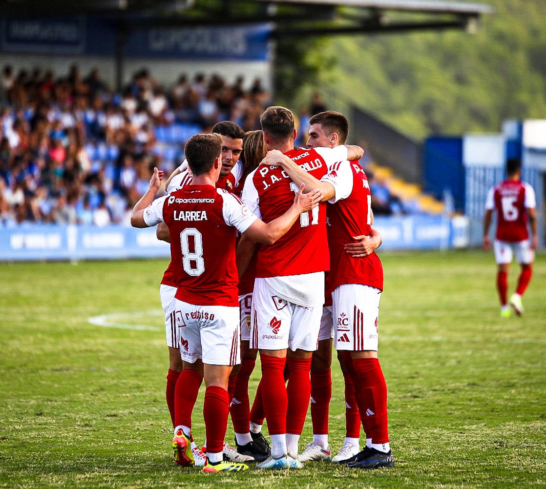 La victoria del Real Murcia frente al Alcoyano, en imágenes