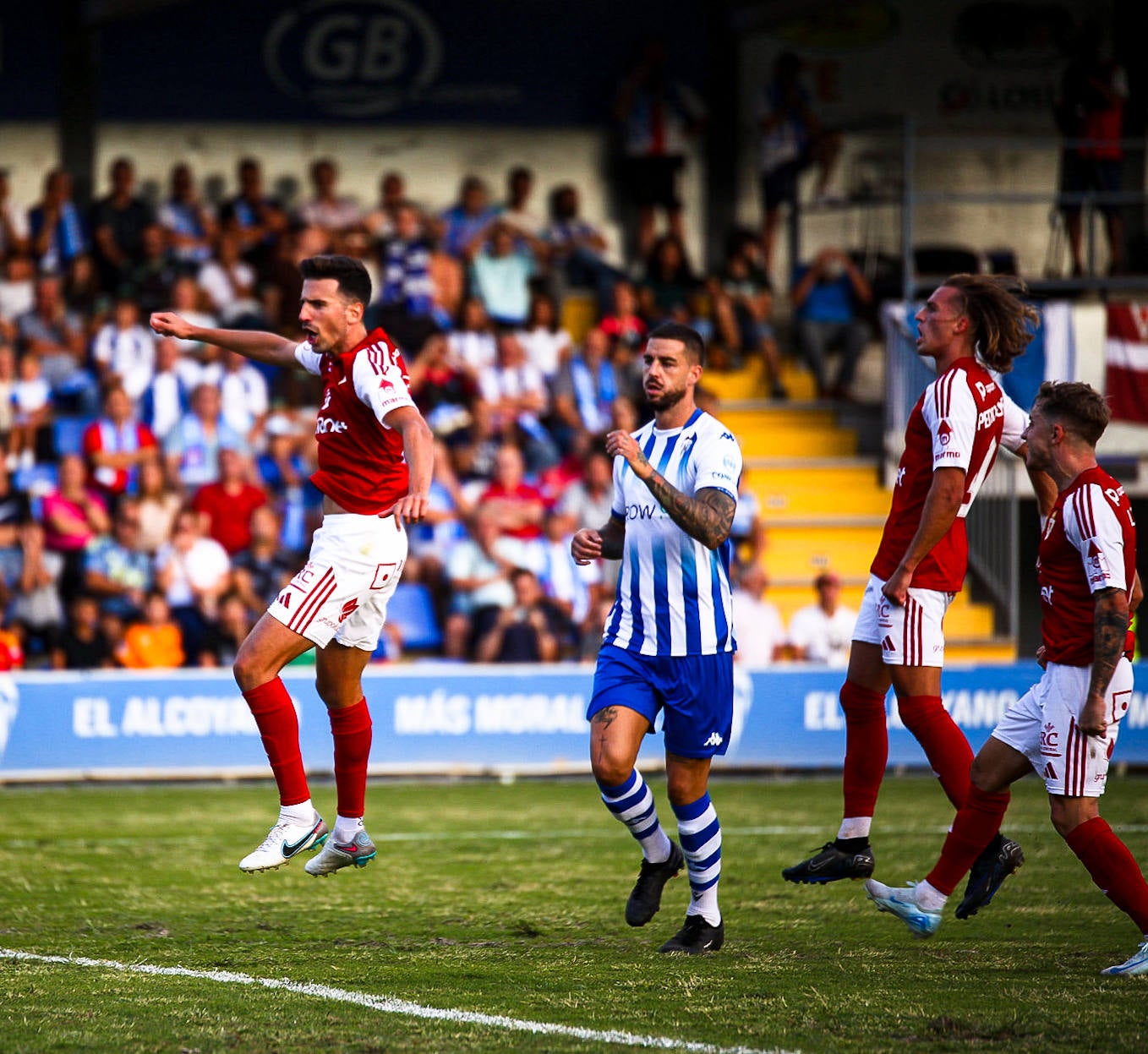 La victoria del Real Murcia frente al Alcoyano, en imágenes