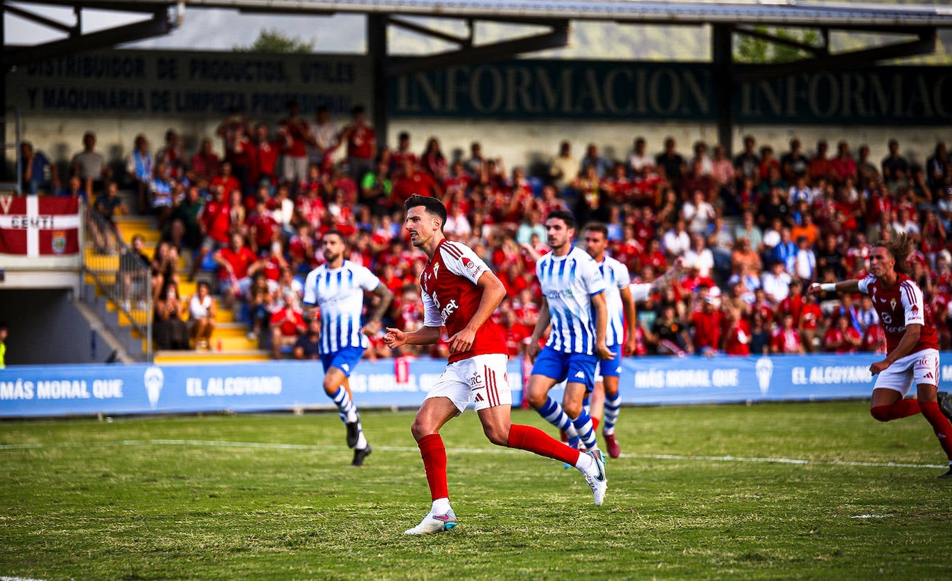 La victoria del Real Murcia frente al Alcoyano, en imágenes