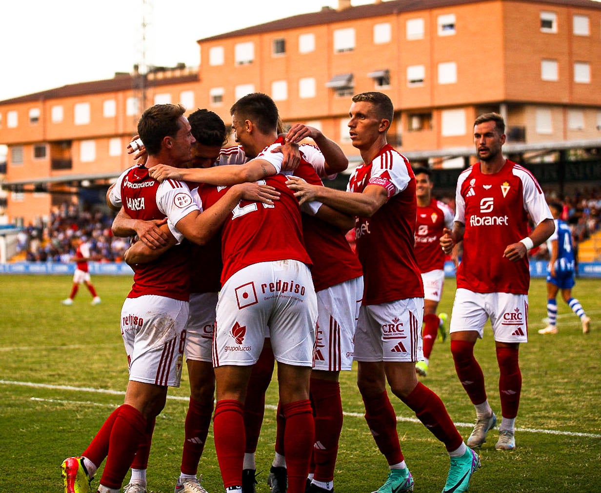 La victoria del Real Murcia frente al Alcoyano, en imágenes