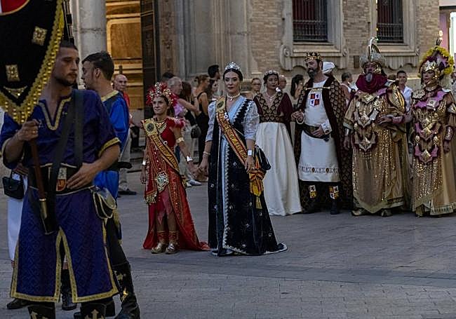 Abanderadas y otros cargos festeros, en Santo Domingo.