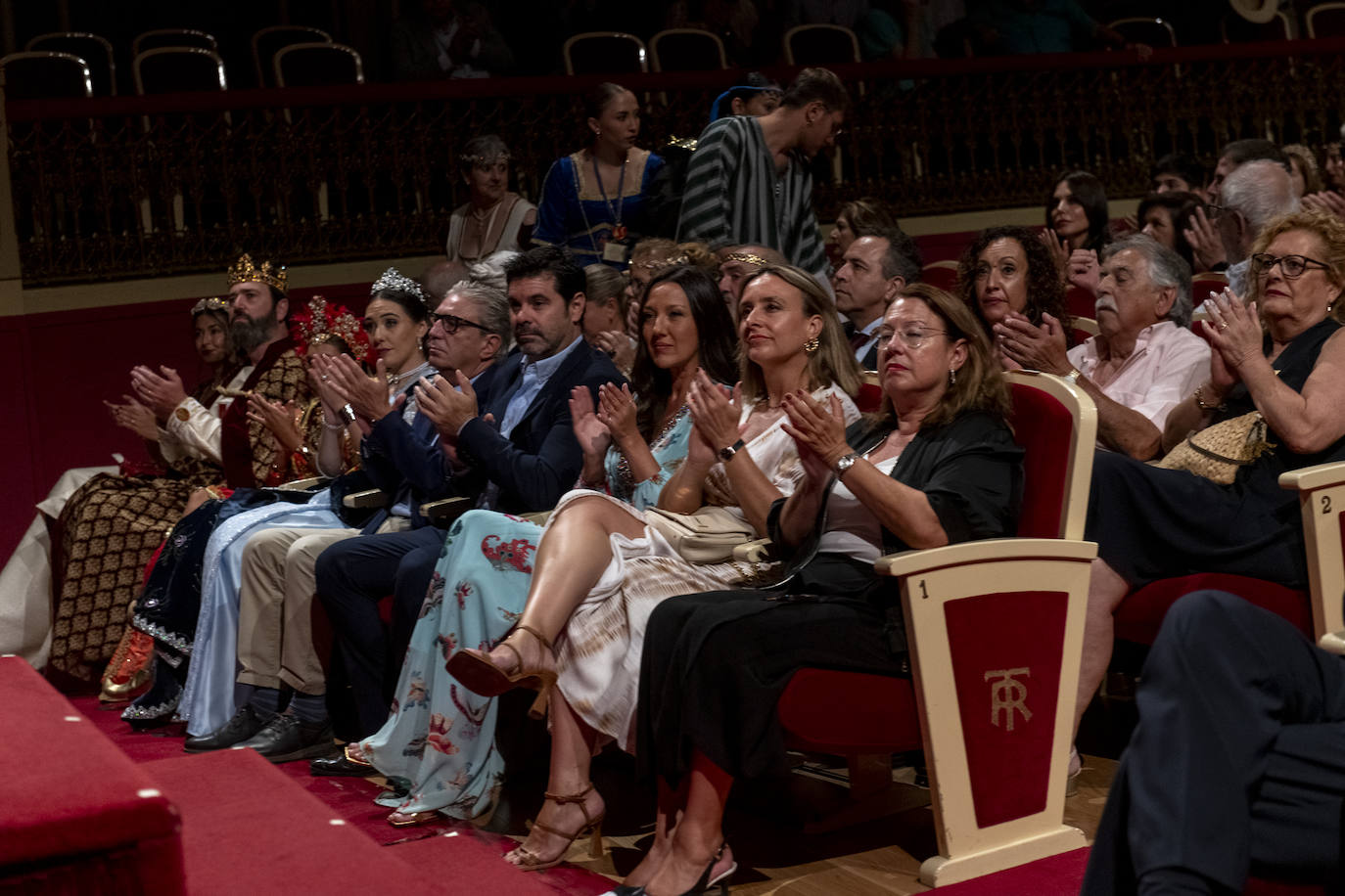 Las imágenes del pregón y el pasacalles de Moros y Cristianos