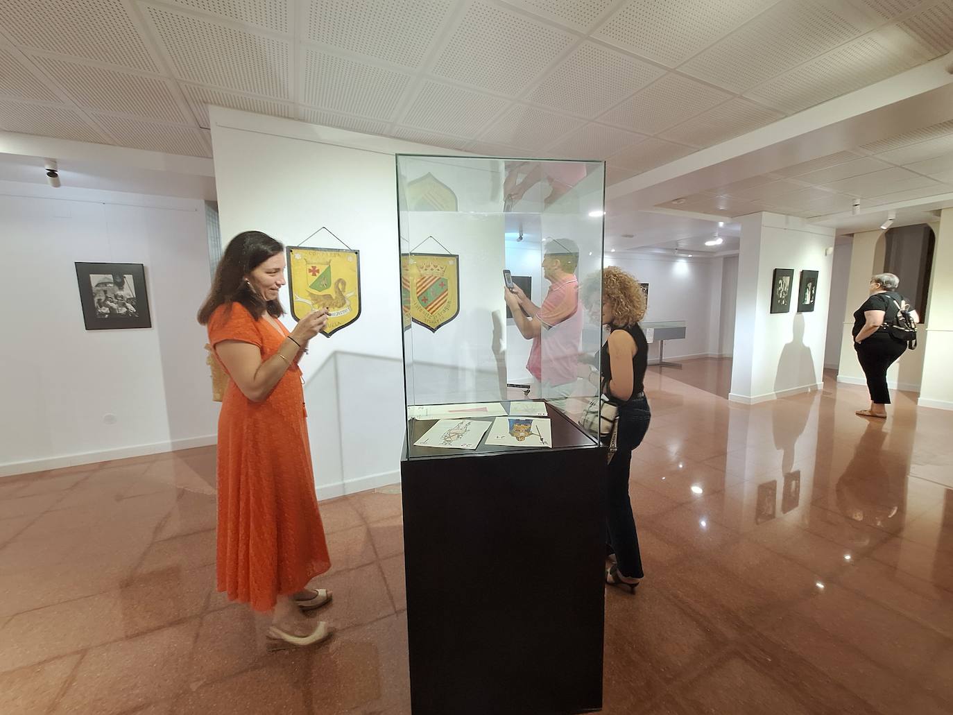 Las imágenes de la exposición de los 50 años de Moros y Cristianos en Orihuela