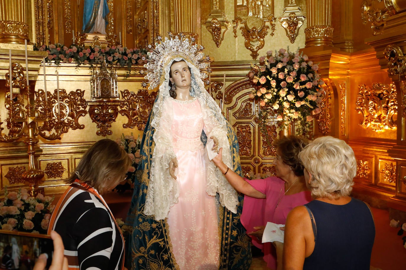 El besamanos a la Virgen de la Amargura de Lorca, en imágenes