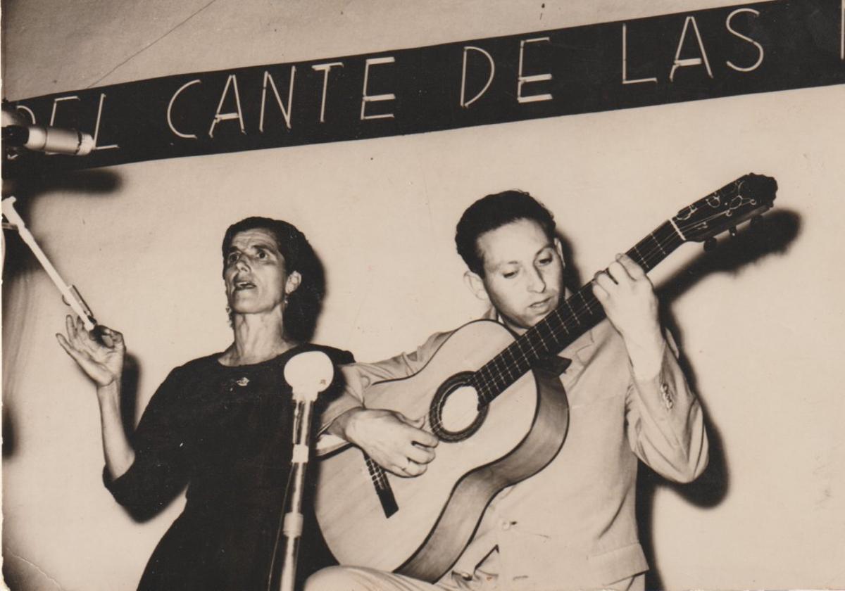 'La Levantina', en la final del tercer festival del Cante de las Minas de La Unión, en 1963.
