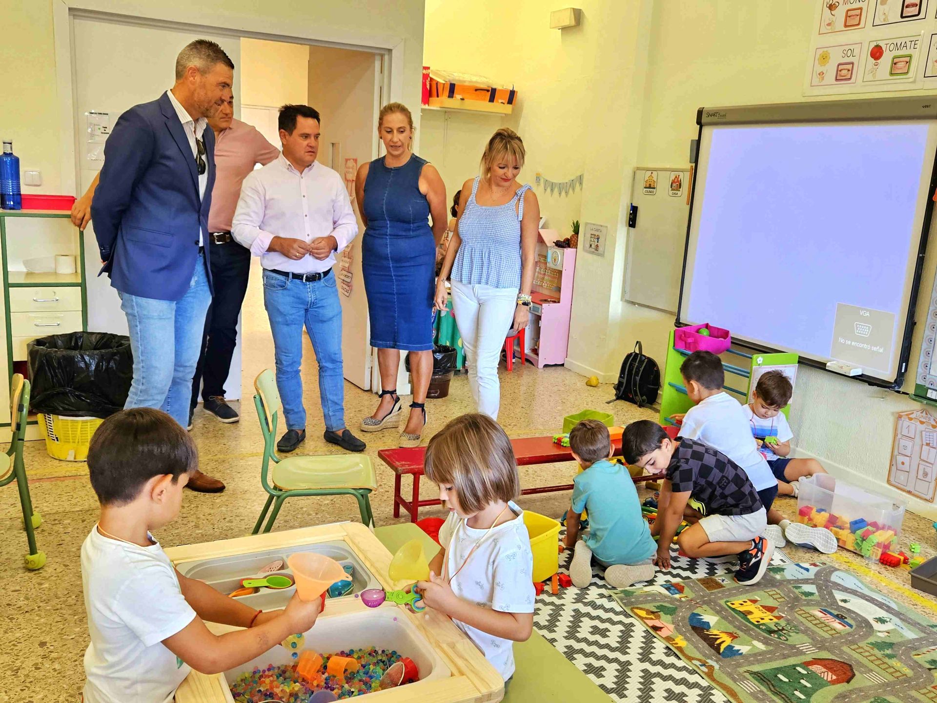 Visita del alcalde y el concejal de Educación al CEIP El Salvador.