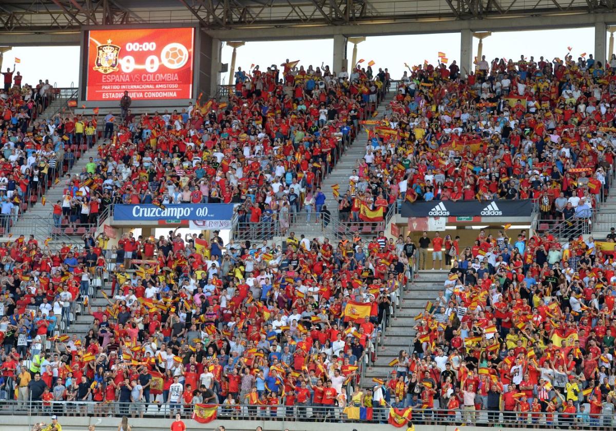 Los aficionados llenan las gradas de Nueva Condomina en el España-Colombia de 2017, última visita de la selección a la Región.