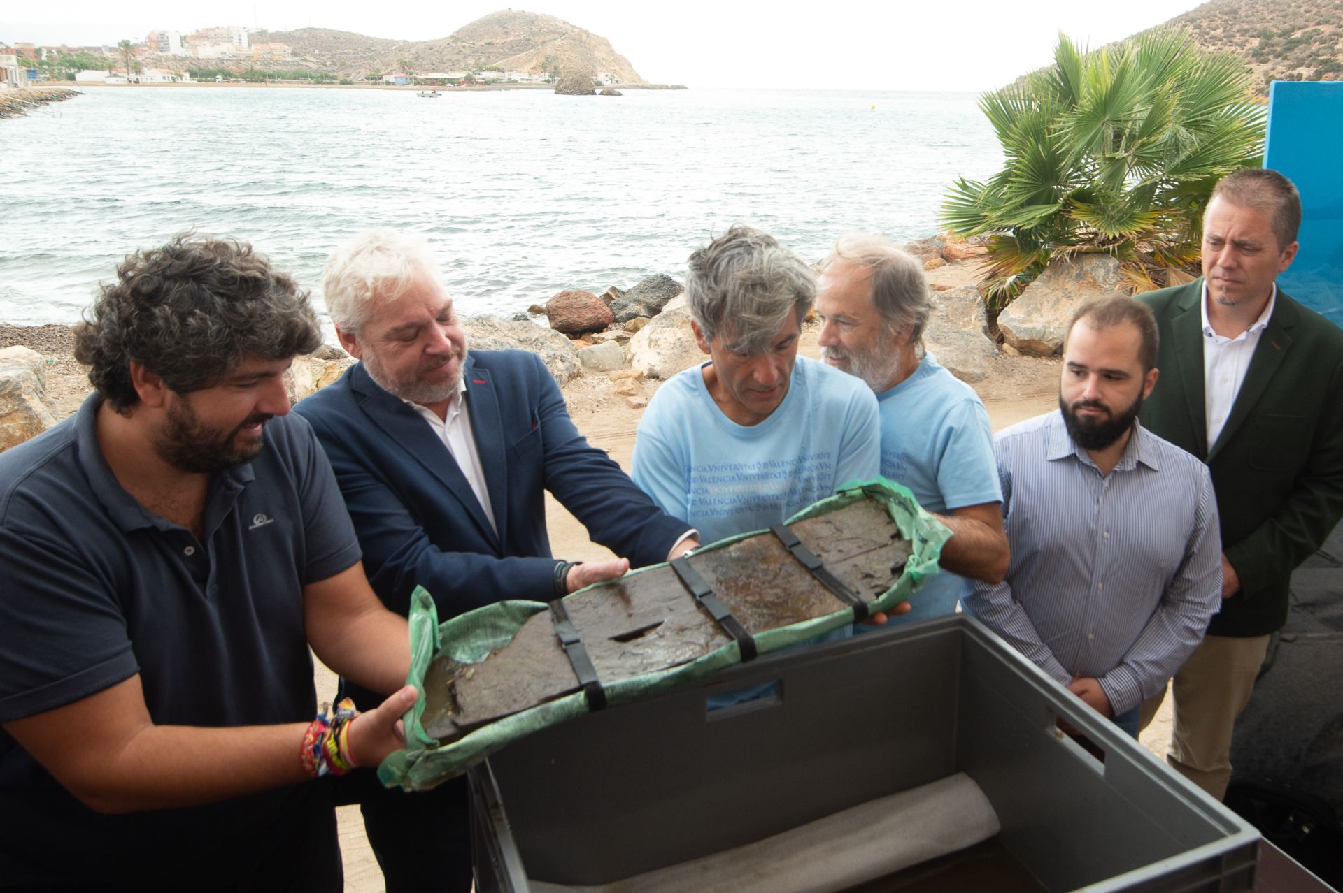 La extracción de la primera porción del barco fenicio de Mazarrón, en imágenes