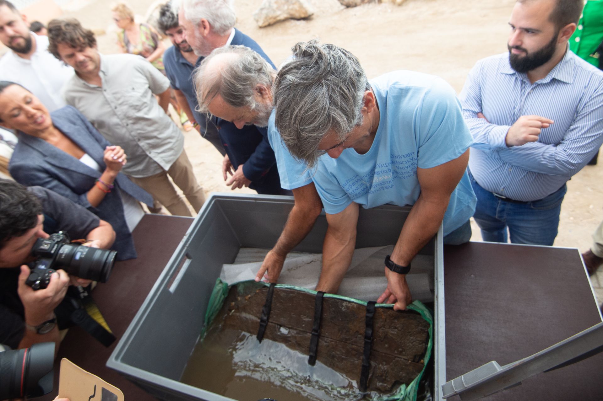La extracción de la primera porción del barco fenicio de Mazarrón, en imágenes