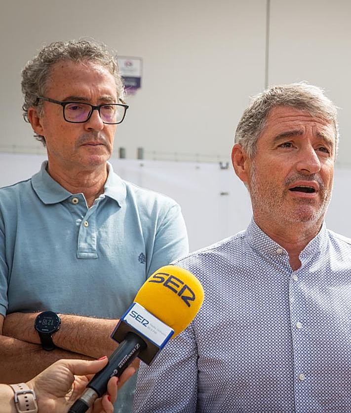 Imagen secundaria 2 - El Ayuntamiento ha expuesto junto al centro la planimetría del nuevo proyecto.