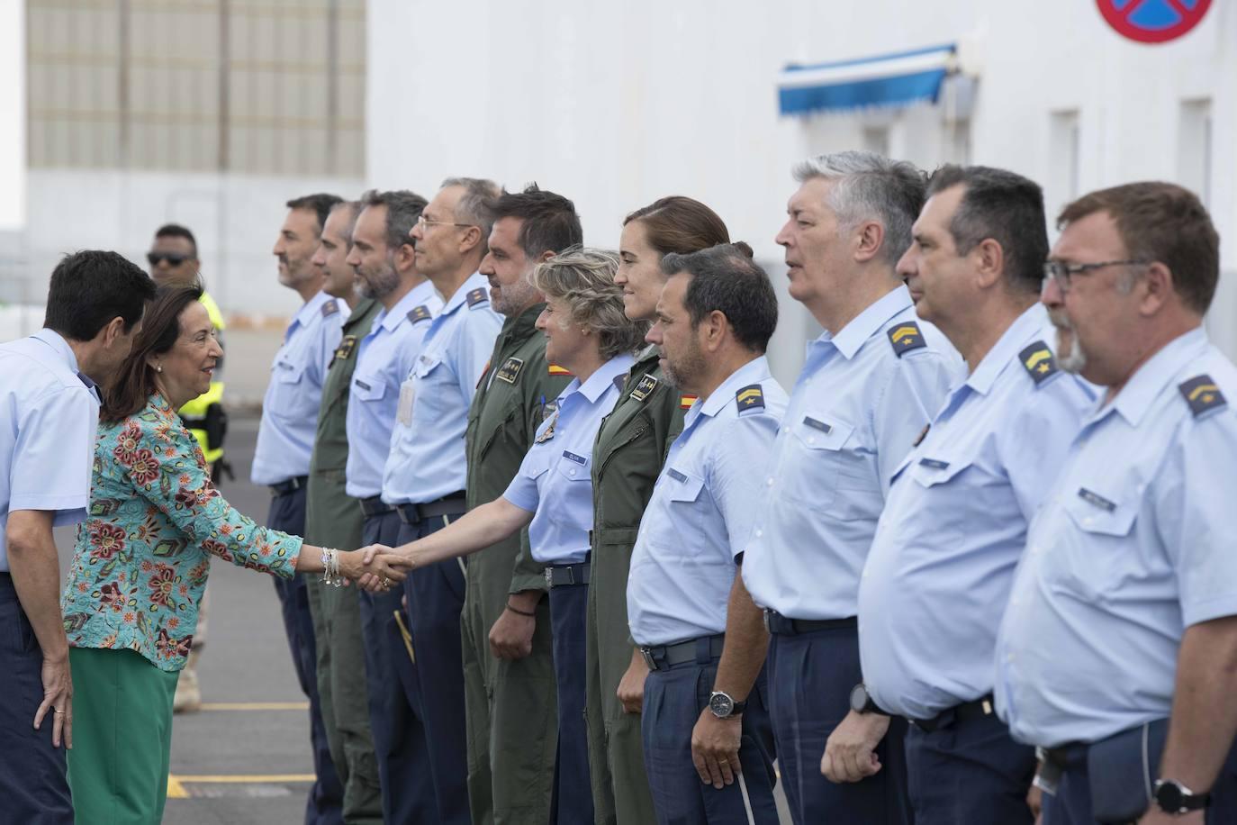 Margarita Robles visita la Academia General del Aire de San Javier, en imágenes