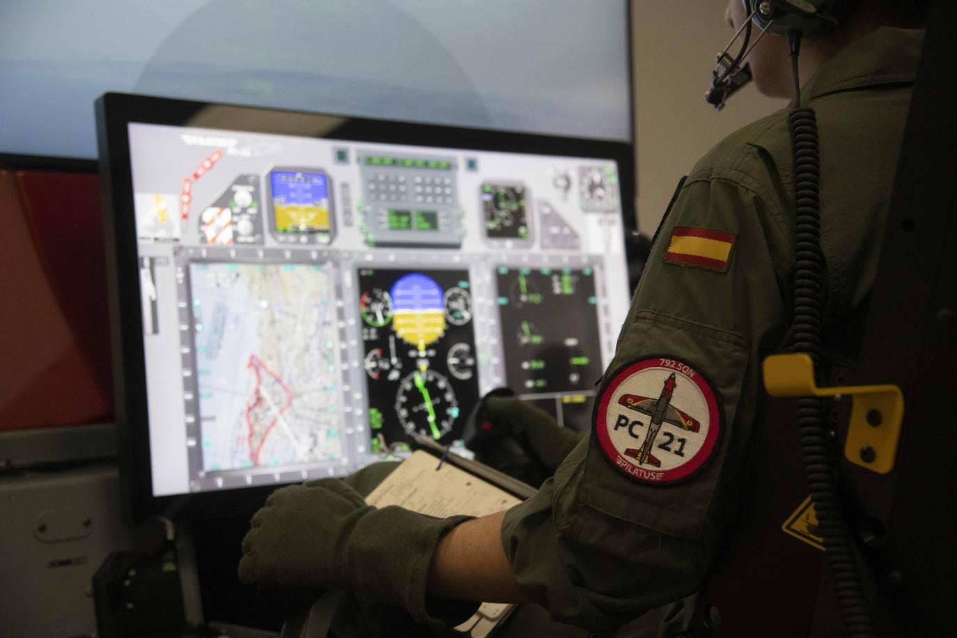 Margarita Robles visita la Academia General del Aire de San Javier, en imágenes