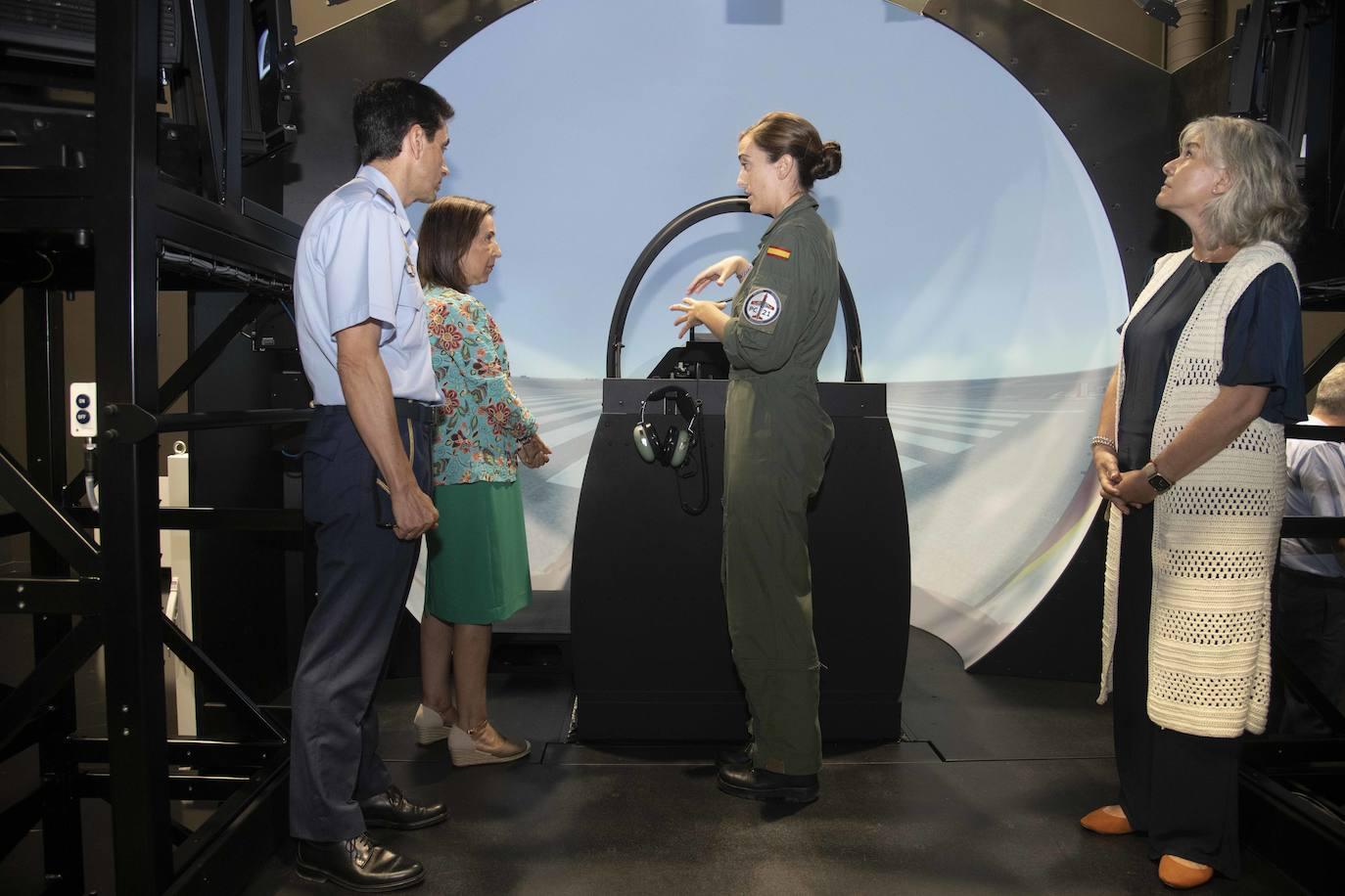 Margarita Robles visita la Academia General del Aire de San Javier, en imágenes