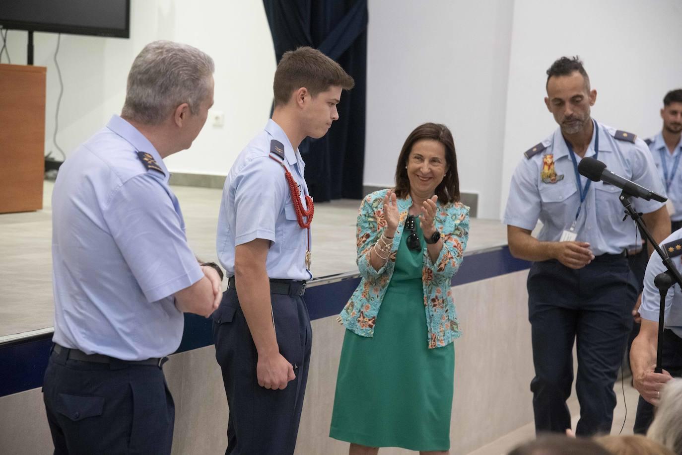 Margarita Robles visita la Academia General del Aire de San Javier, en imágenes