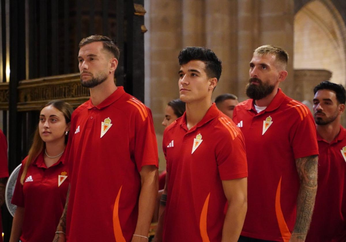 Carrillo, en la ofrenda floral a la Virgen de la Fuensanta.