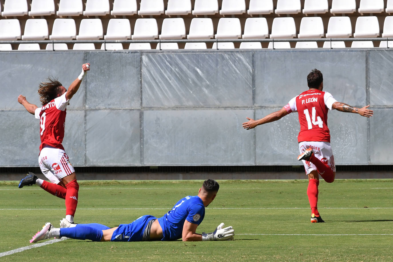 La victoria del Real Murcia contra el Mérida, en imágenes