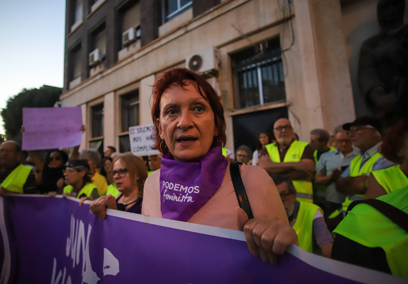 En imágenes, protesta en Murcia contra el pacto que permite a siete empresarios eludir penas de prisión por pagar por tener sexo con menores