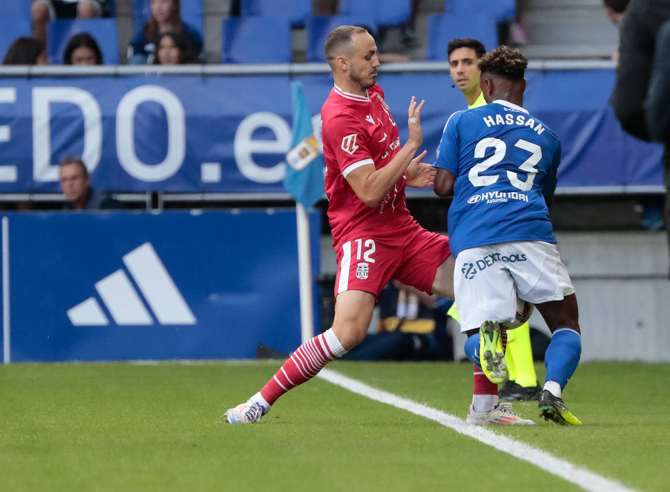 La derrota del Cartagena frente al Oviedo, en imágenes