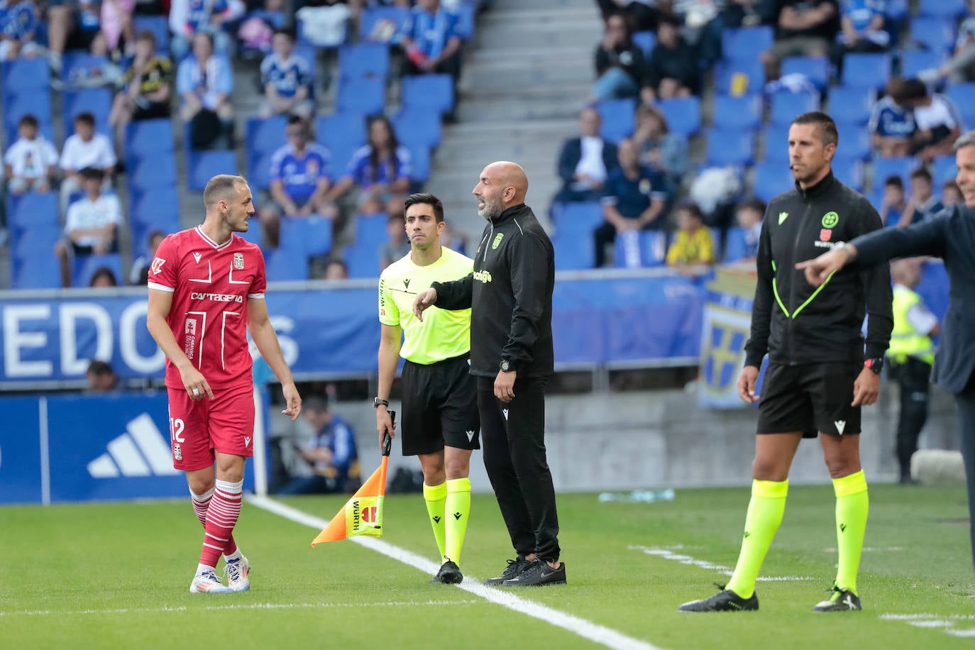 La derrota del Cartagena frente al Oviedo, en imágenes