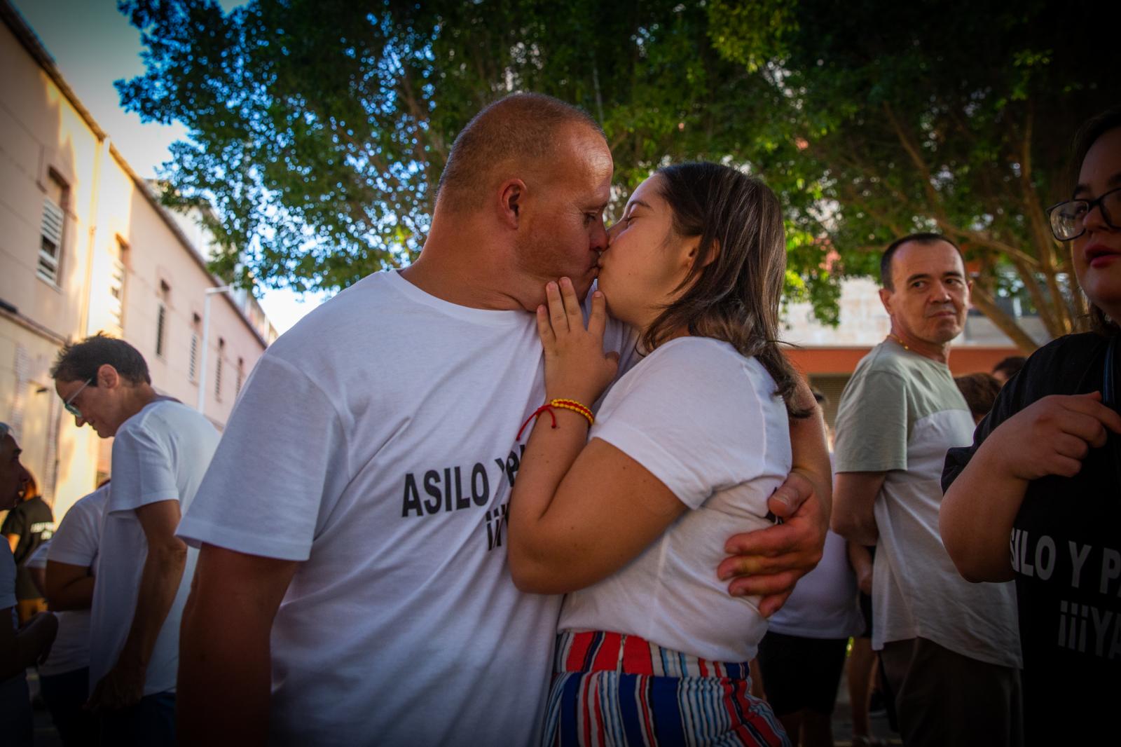 El Centro Oriol se concentra frente al antiguo asilo de Orihuela