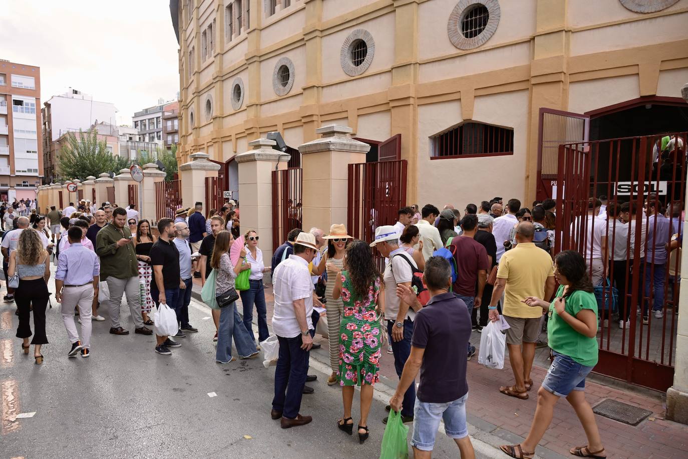 Las imágenes del ambiente de la corrida del día de la Romería en Murcia