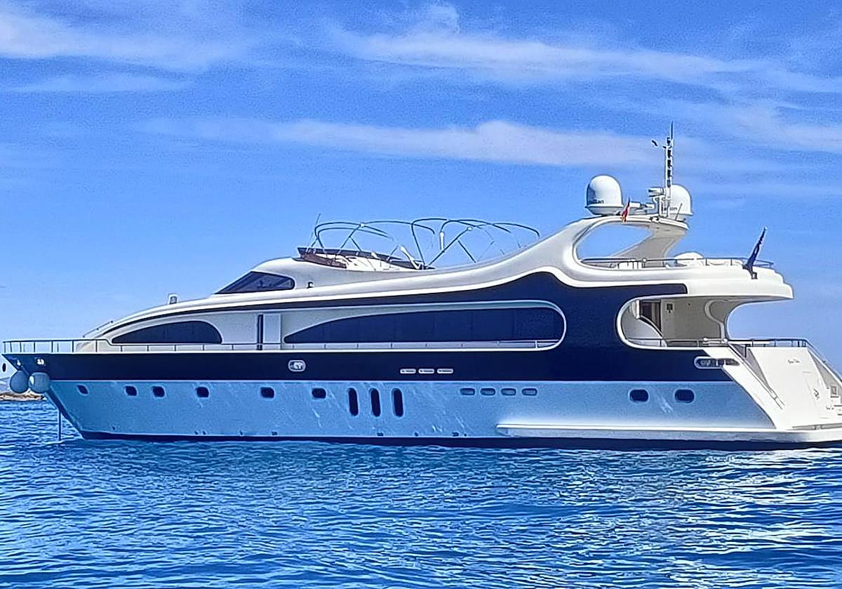 Yate retenido en Ibiza.