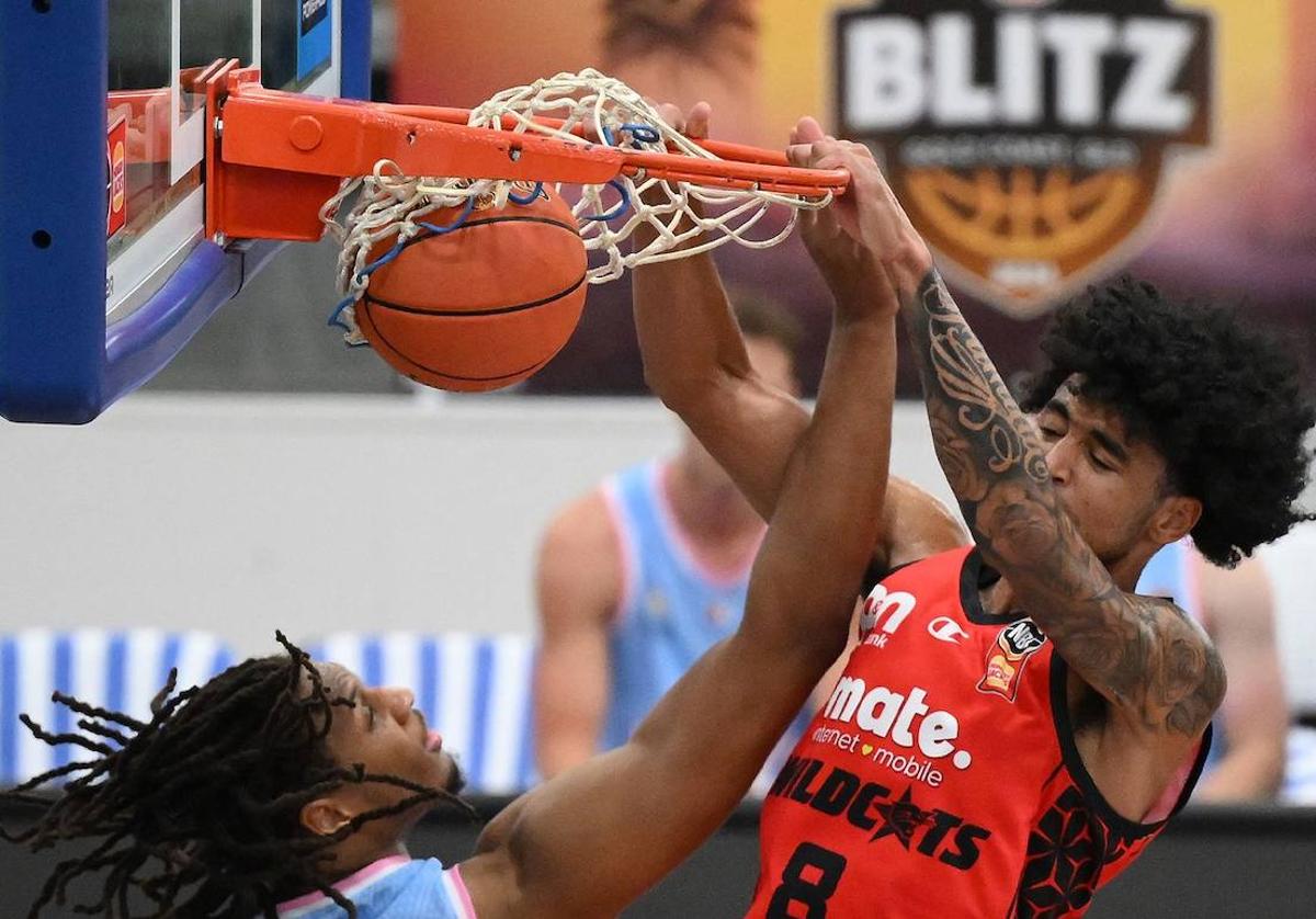 Izan Almansa, en un partido con los Perth Wildcats.