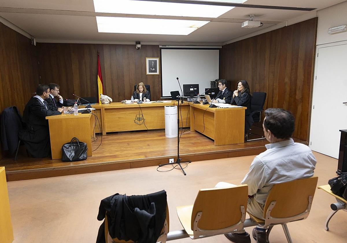 Juicio a un empresario agrícola por la contaminación del Mar Menor, el martes en Cartagena.