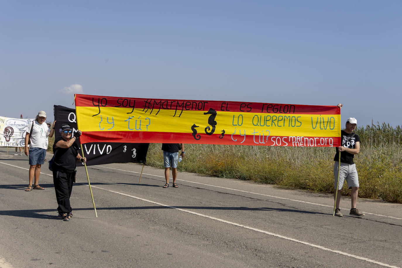 La manifestación en la Rambla del Albujón por el Mar Menor, en imágenes