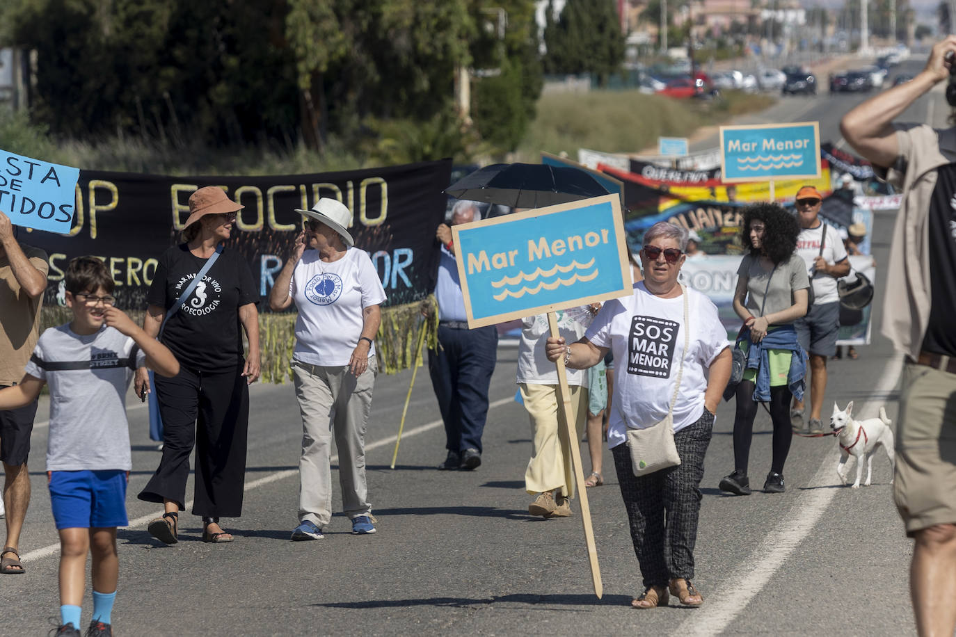 La manifestación en la Rambla del Albujón por el Mar Menor, en imágenes