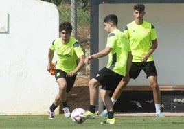 Los extremos Hugo González y Pocho Román, durante el entrenamiento del martes en La Manga Club.