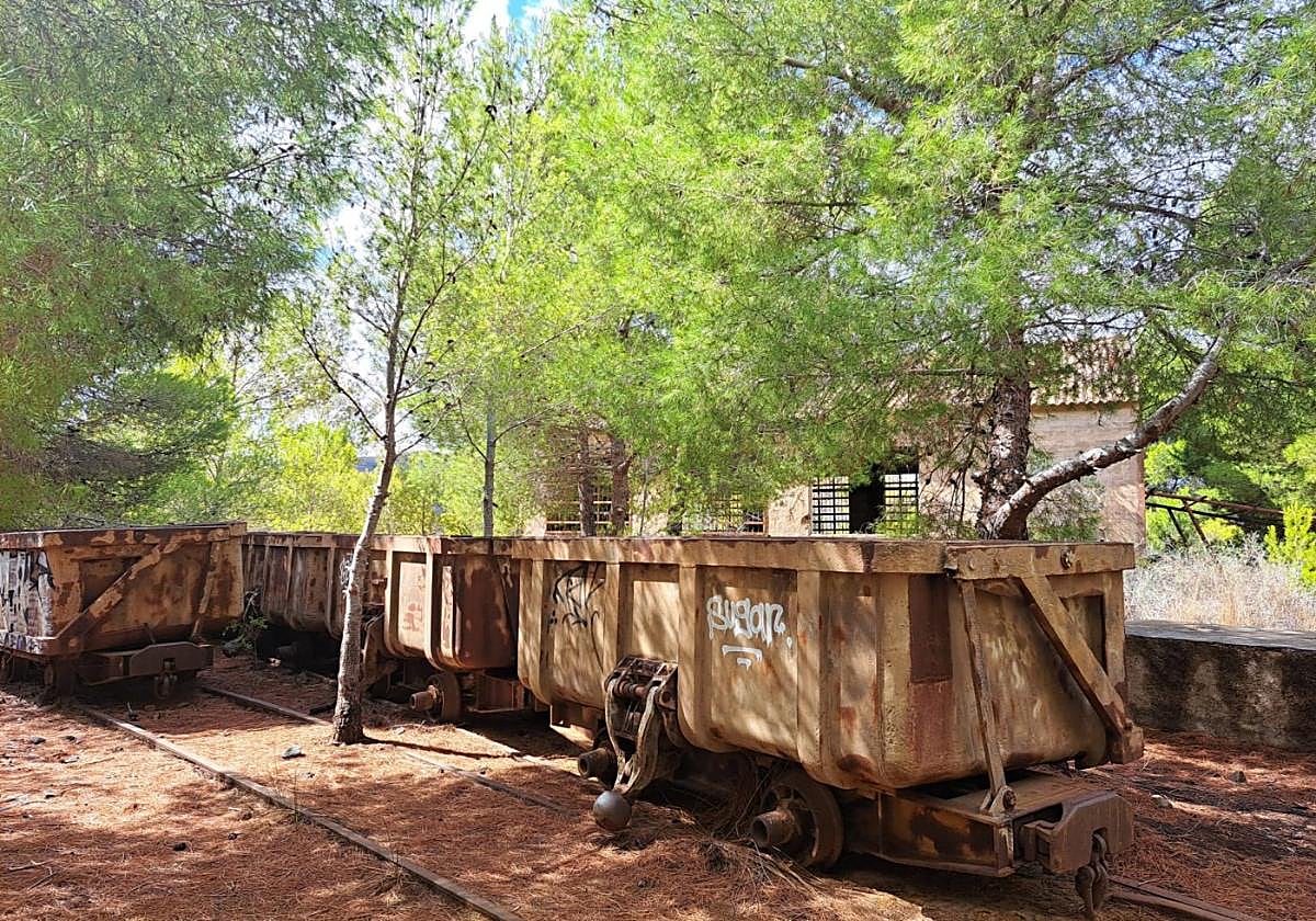 Vagonetas de la instalación minera del túnel José Maestre, que serán restauradas.