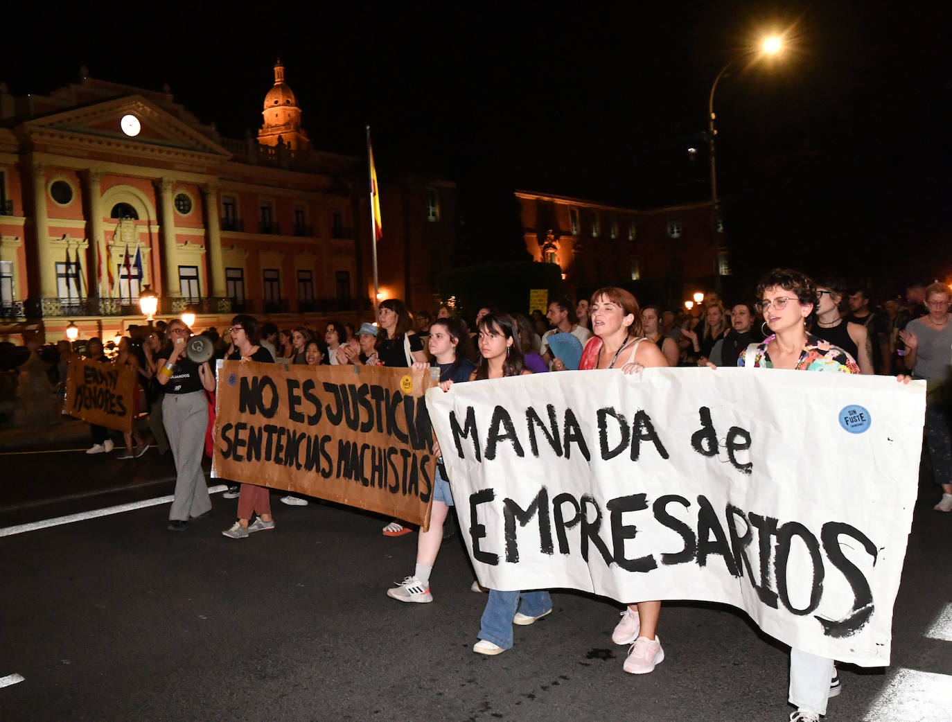 Las imágenes de la protesta en Murcia contra las penas a los empresarios de la red de prostitución de menores