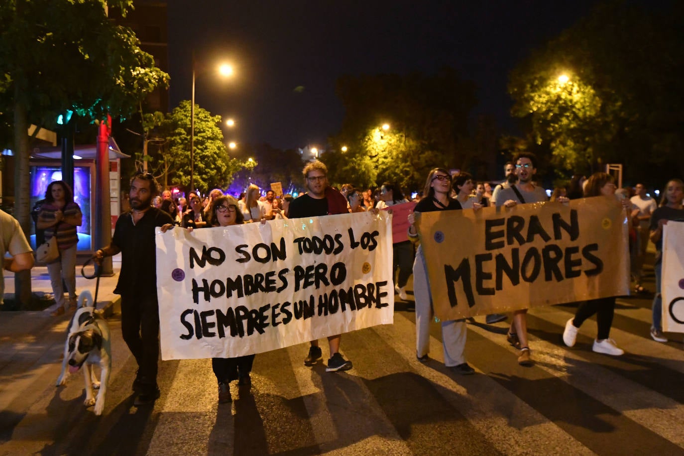 Las imágenes de la protesta en Murcia contra las penas a los empresarios de la red de prostitución de menores